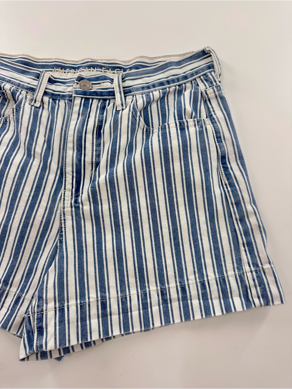 American Eagle Striped Denim High Rise Mom Short Size 4 - Picture 2 of 6